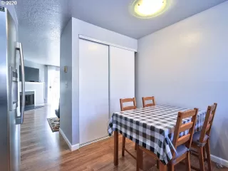 Photo #4: 20041396 Listing