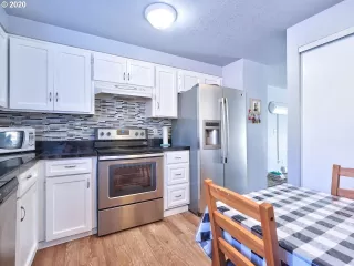 Photo #5: 20041396 Listing