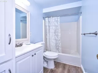 Photo #6: 20041396 Listing