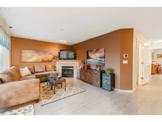 Photo #3: 20041707 Listing