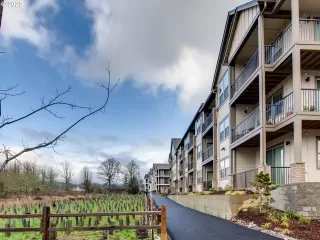 Photo #2: 20044718 Listing