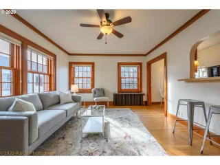 Photo #3: 20045018 Listing