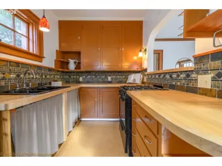 Photo #6: 20045018 Listing