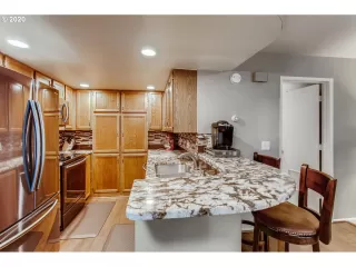 Photo #4: 20045069 Listing