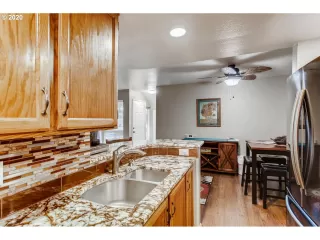 Photo #6: 20045069 Listing