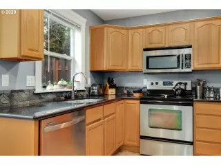 Photo #2: 20045130 Listing