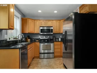 Photo #4: 20045130 Listing