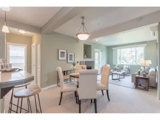 Photo #4: 20045185 Listing