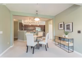 Photo #5: 20045185 Listing