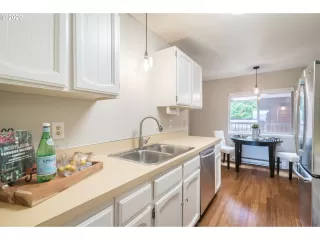 Photo #4: 20046329 Listing