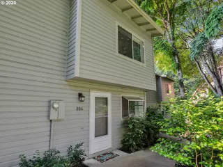 Photo #2: 20046355 Listing