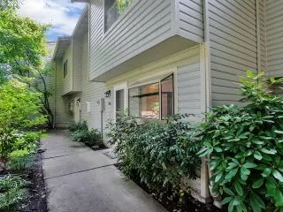 Photo #3: 20046355 Listing