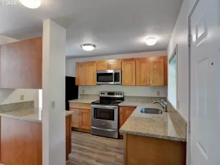 Photo #4: 20046355 Listing