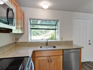 Photo #5: 20046355 Listing