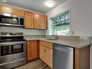 Photo #6: 20046355 Listing