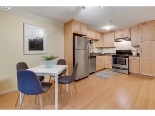 Photo #6: 20046416 Listing