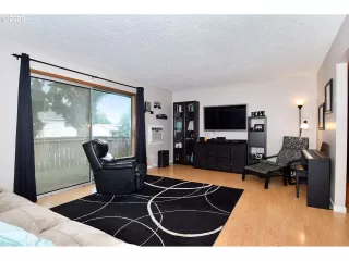 Photo #4: 20046526 Listing 