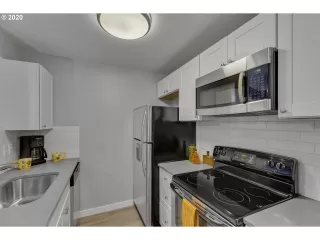 Photo #4: 20046579 Listing 