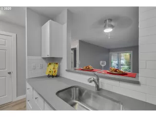 Photo #6: 20046579 Listing 