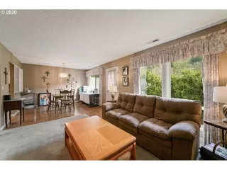 Photo #4: 20046851 Listing