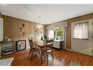 Photo #6: 20046851 Listing