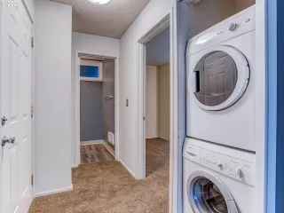 Photo #5: 20046852 Listing 