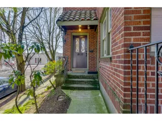 Photo #1: 20047172 Listing