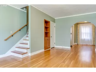 Photo #2: 20047172 Listing