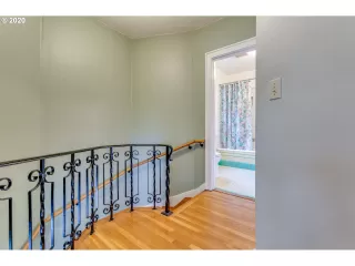 Photo #4: 20047172 Listing