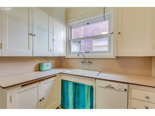 Photo #6: 20047172 Listing