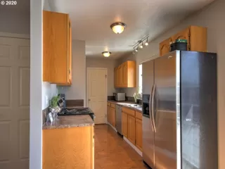 Photo #2: 20047259 Listing