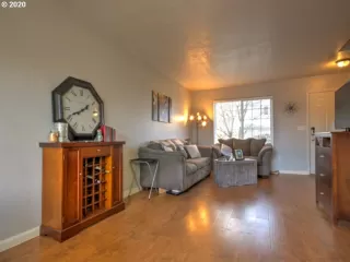 Photo #6: 20047259 Listing