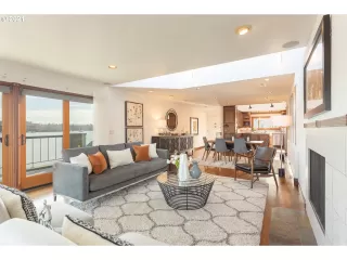 Photo #5: 20047326 Listing 