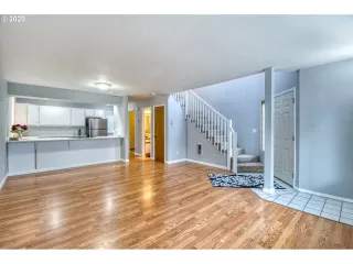 Photo #4: 20048054 Listing