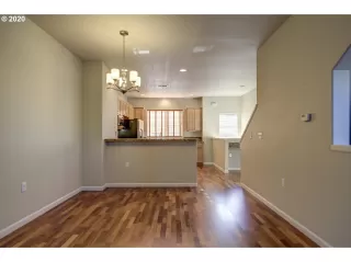 Photo #1: 20048582 Listing
