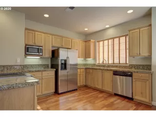 Photo #4: 20048582 Listing
