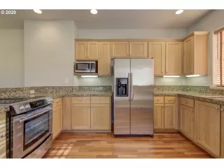 Photo #6: 20048582 Listing