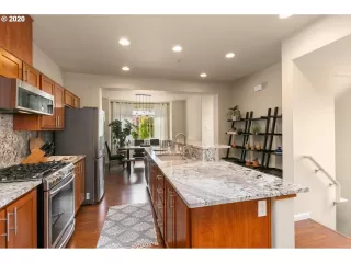 Photo #2: 20048618 Listing 