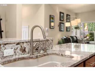 Photo #4: 20048618 Listing 