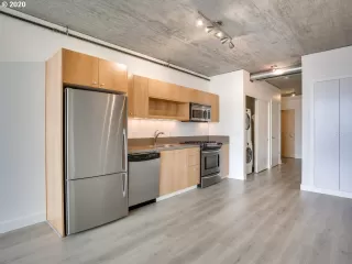 Photo #6: 20048715 Listing