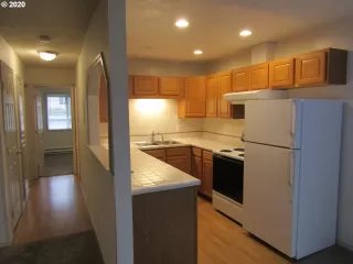 Photo #4: 20048873 Listing