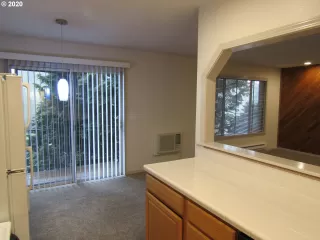 Photo #6: 20048873 Listing