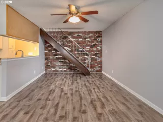 Photo #6: 20050094 Listing