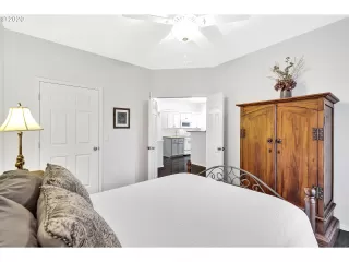 Photo #1: 20051006 Listing