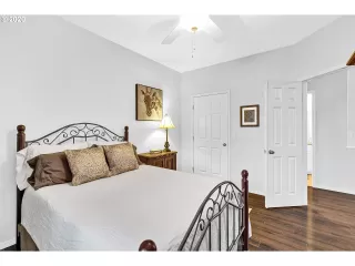 Photo #2: 20051006 Listing