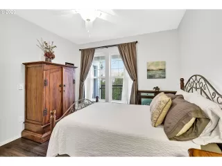 Photo #3: 20051006 Listing