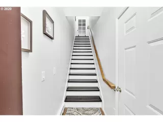 Photo #5: 20051006 Listing