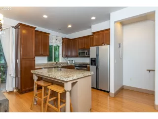 Photo #6: 20051169 Listing