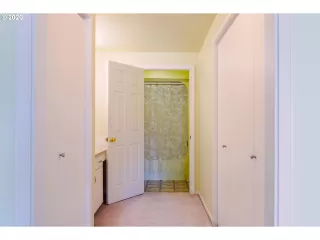 Photo #1: 20052438 Listing