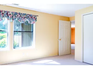 Photo #4: 20052438 Listing